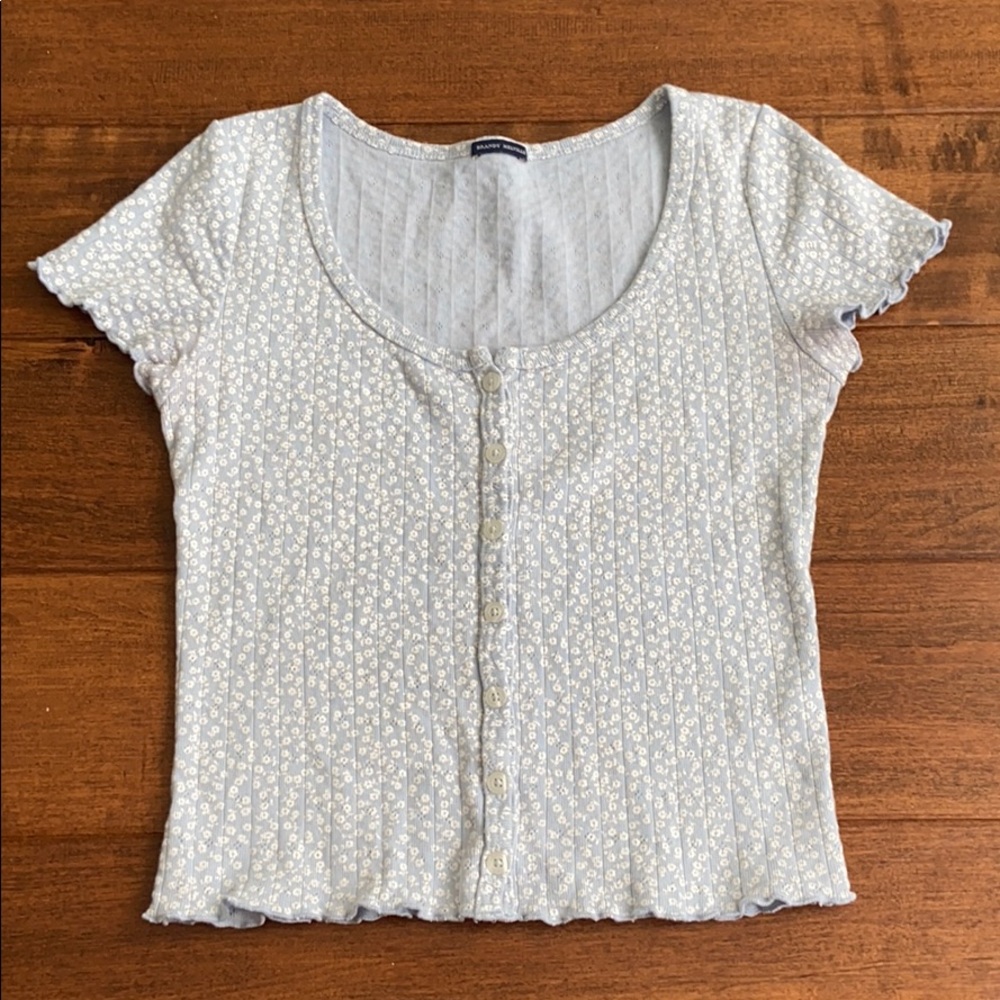 White flower blue cropped t-shirt